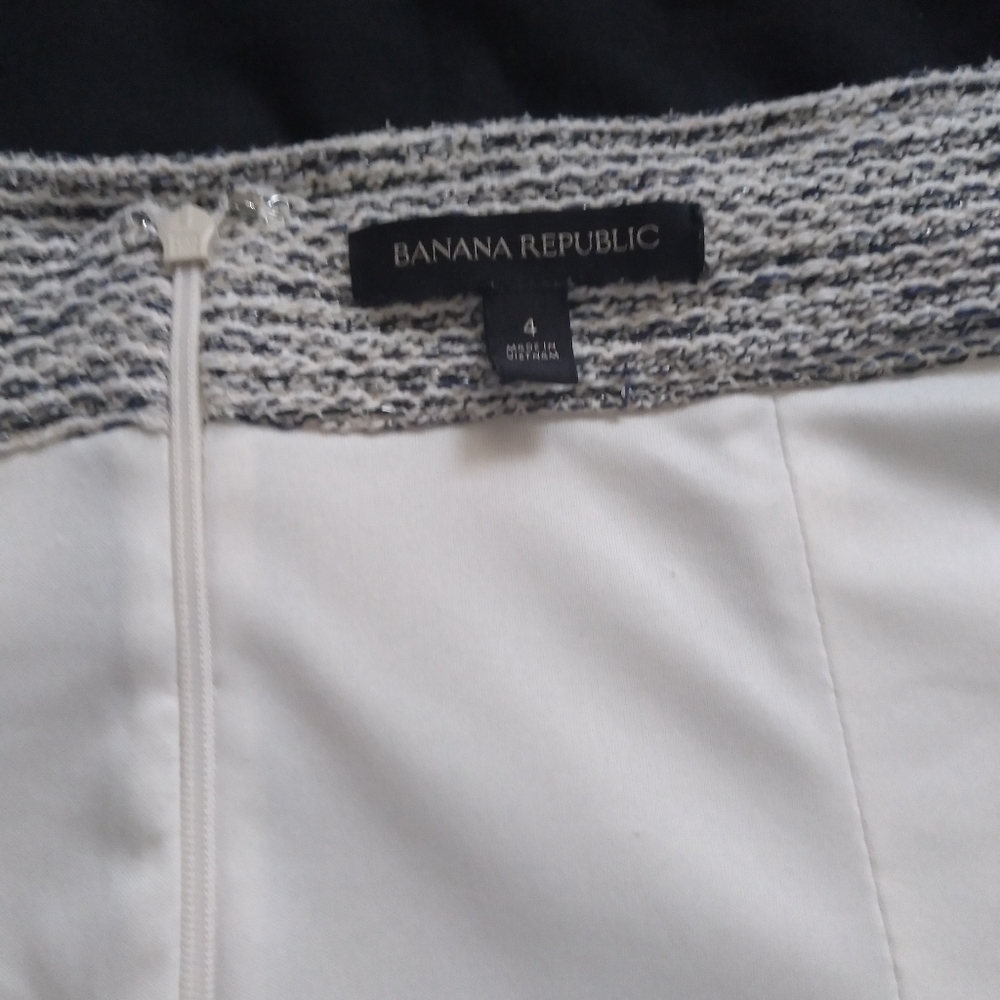 BANANA REPUBLIC SZ 4